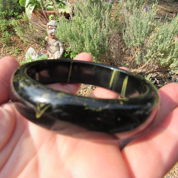 Rare Black and Yellow Marbled Bakelite Bangle - Picture 2 of 7